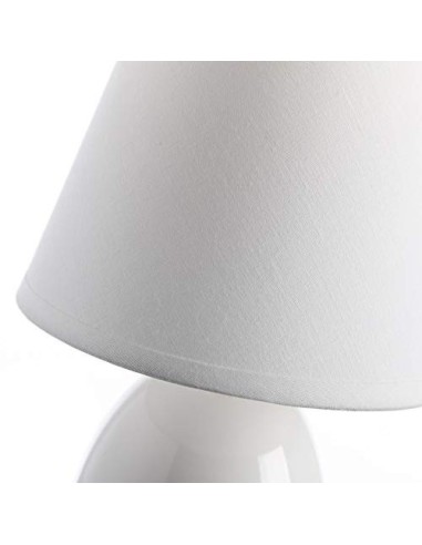 Lámpara de mesita de noche moderna de cerámica blanca de 15x24 cm. Lámpara de mesita de noche moderna de cerámica blanca de 15x24 cm.